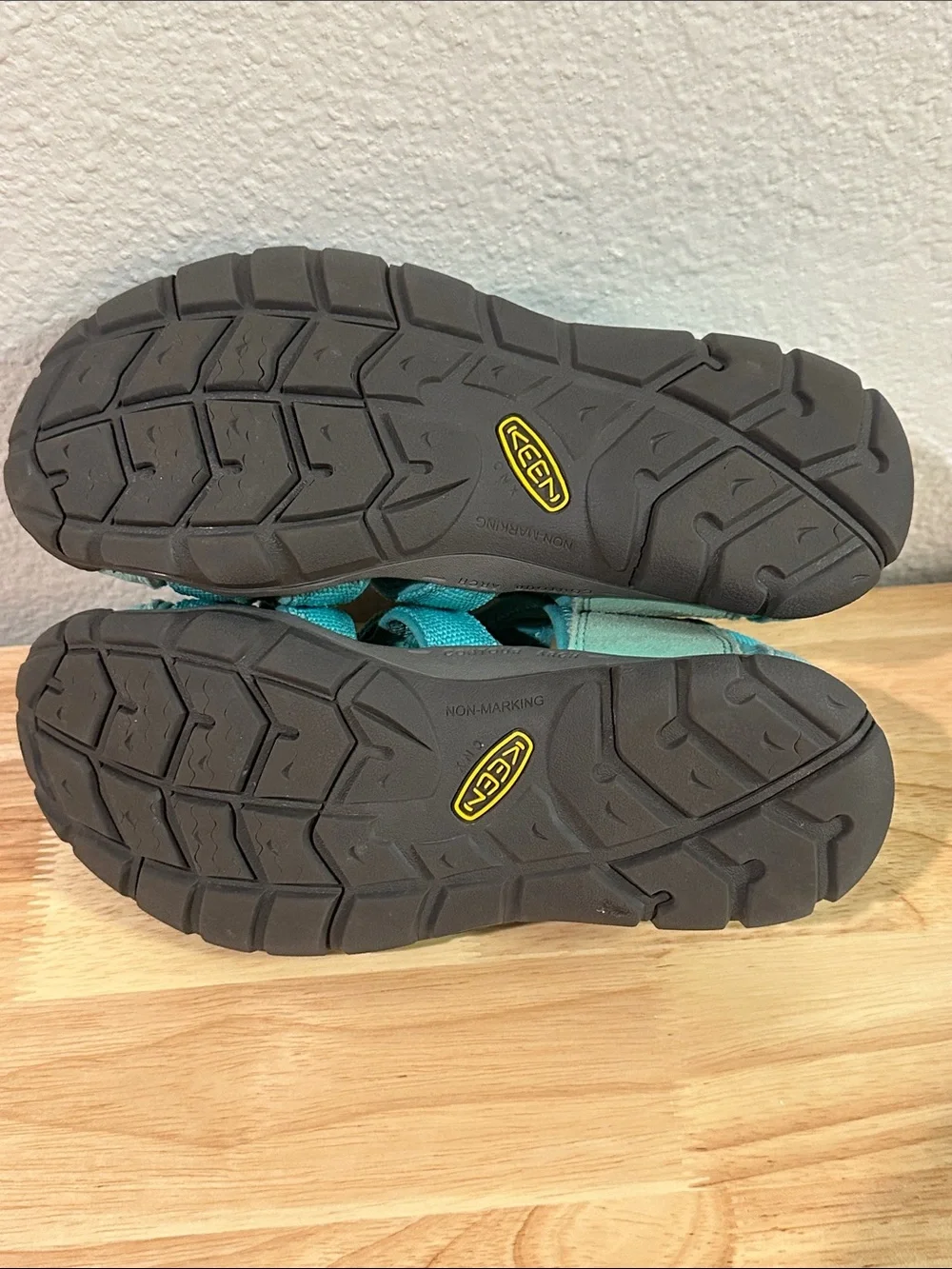 Keen Seacamp II CNX Teal Blue Washable Sport Sandals Big Kids Size 4